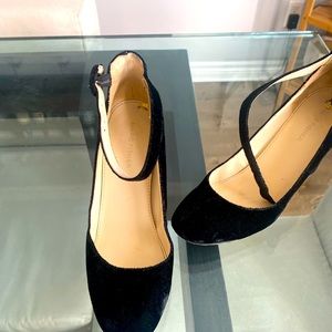 Beautiful chunky heel black velour shoes